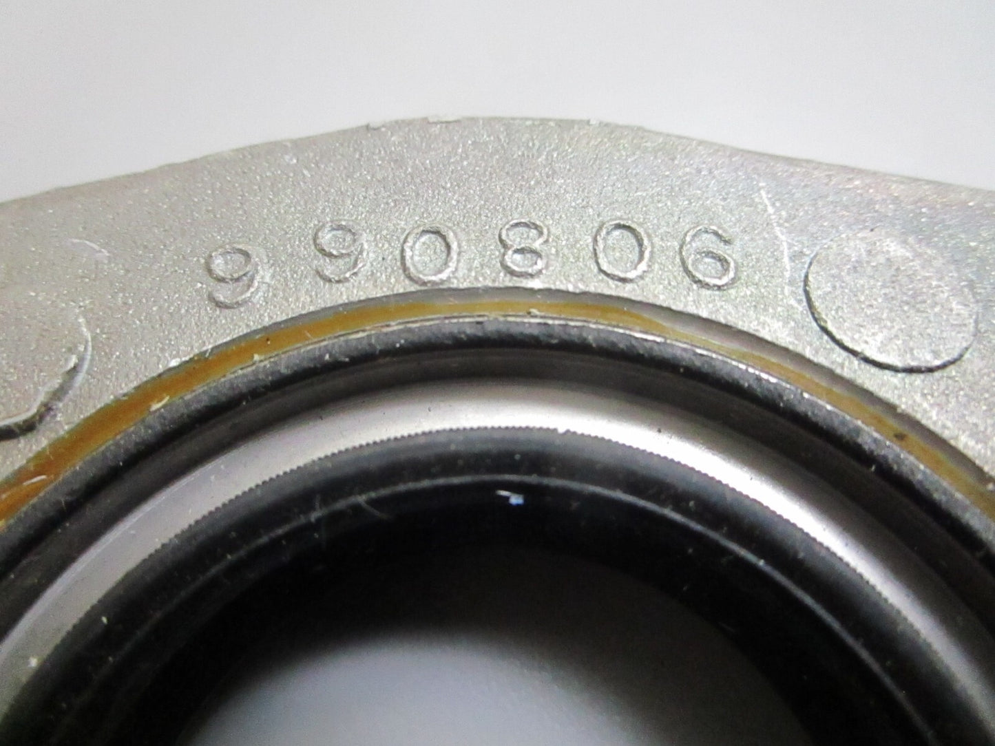 *NEW OEM* 0810 OMC Johnson Evinrude Retainer & Seal 980478 990806