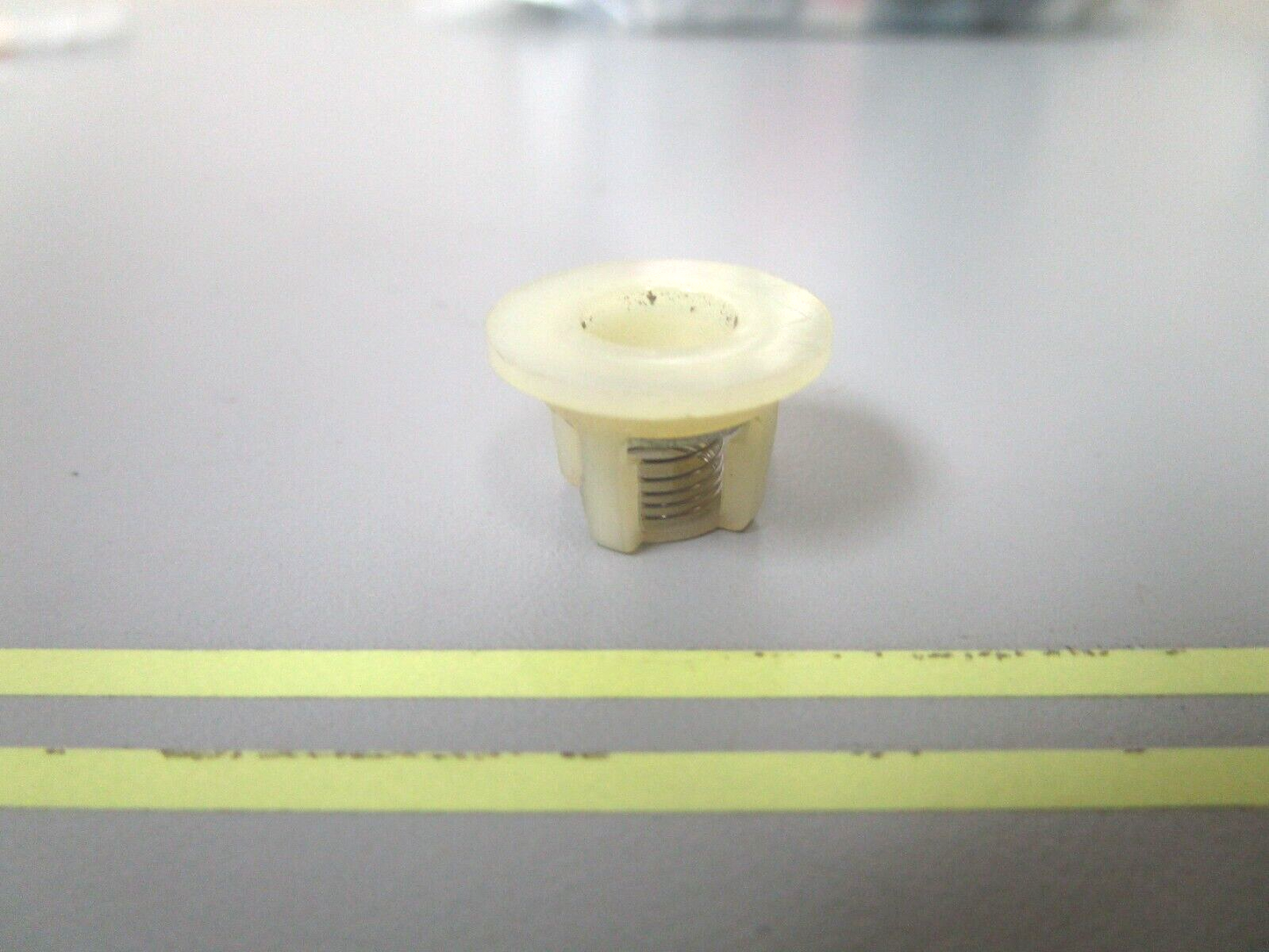 *NEW OEM* 0750 OMC Johnson Evinrude VALVE 377143 0377143