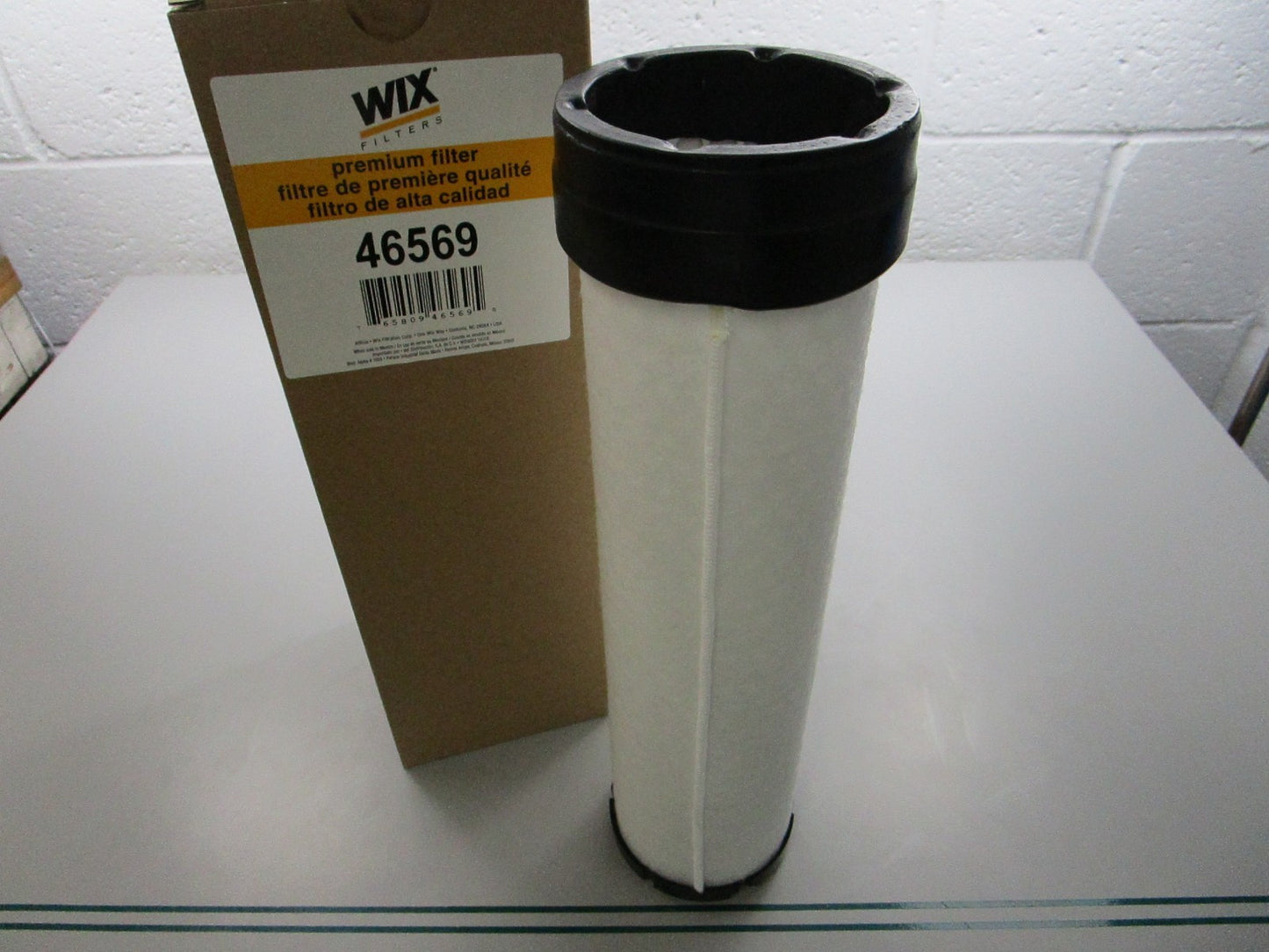 NEW OEM 46569 Wix Air Filter 0820