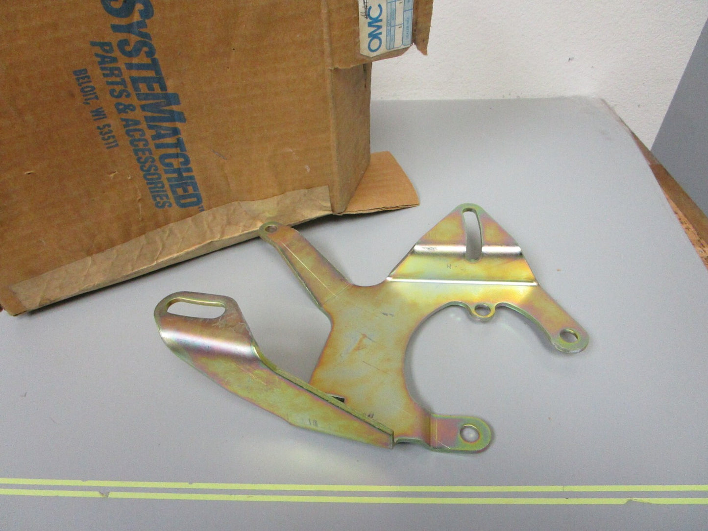 *NEW OEM* 0720 OMC Johnson Evinrude Bracket 910841 0910841