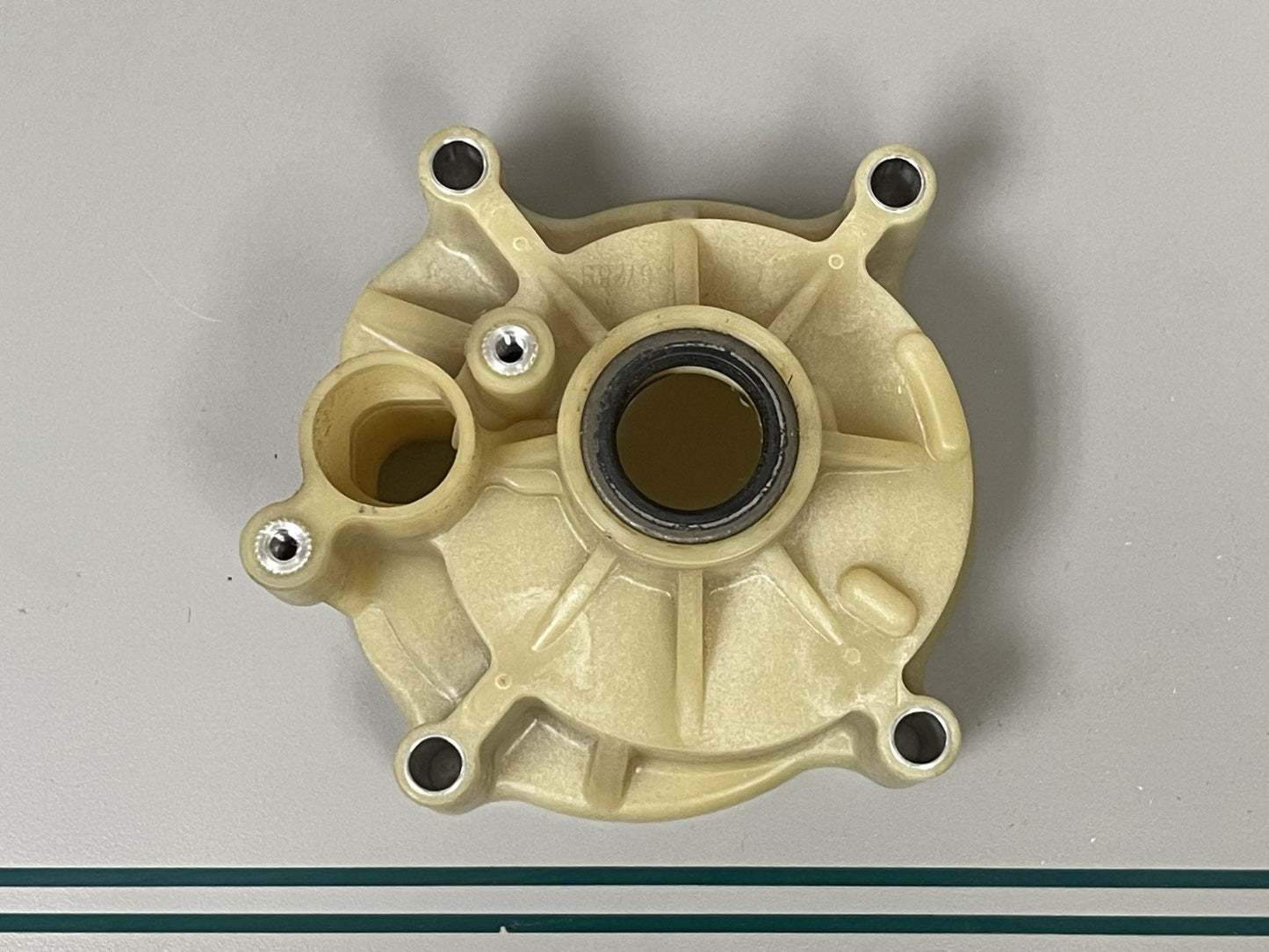 NEW OEM 393508 Johnson Evinrude Water Pump Housing 0670