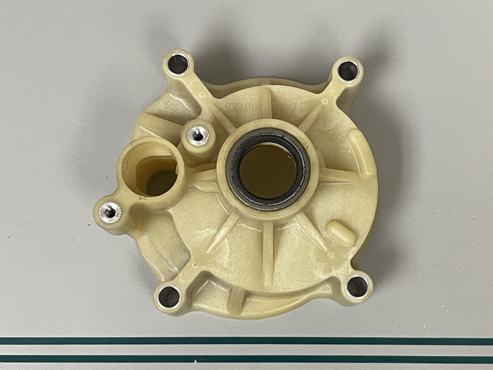NEW OEM 393508 Johnson Evinrude Water Pump Housing 0670