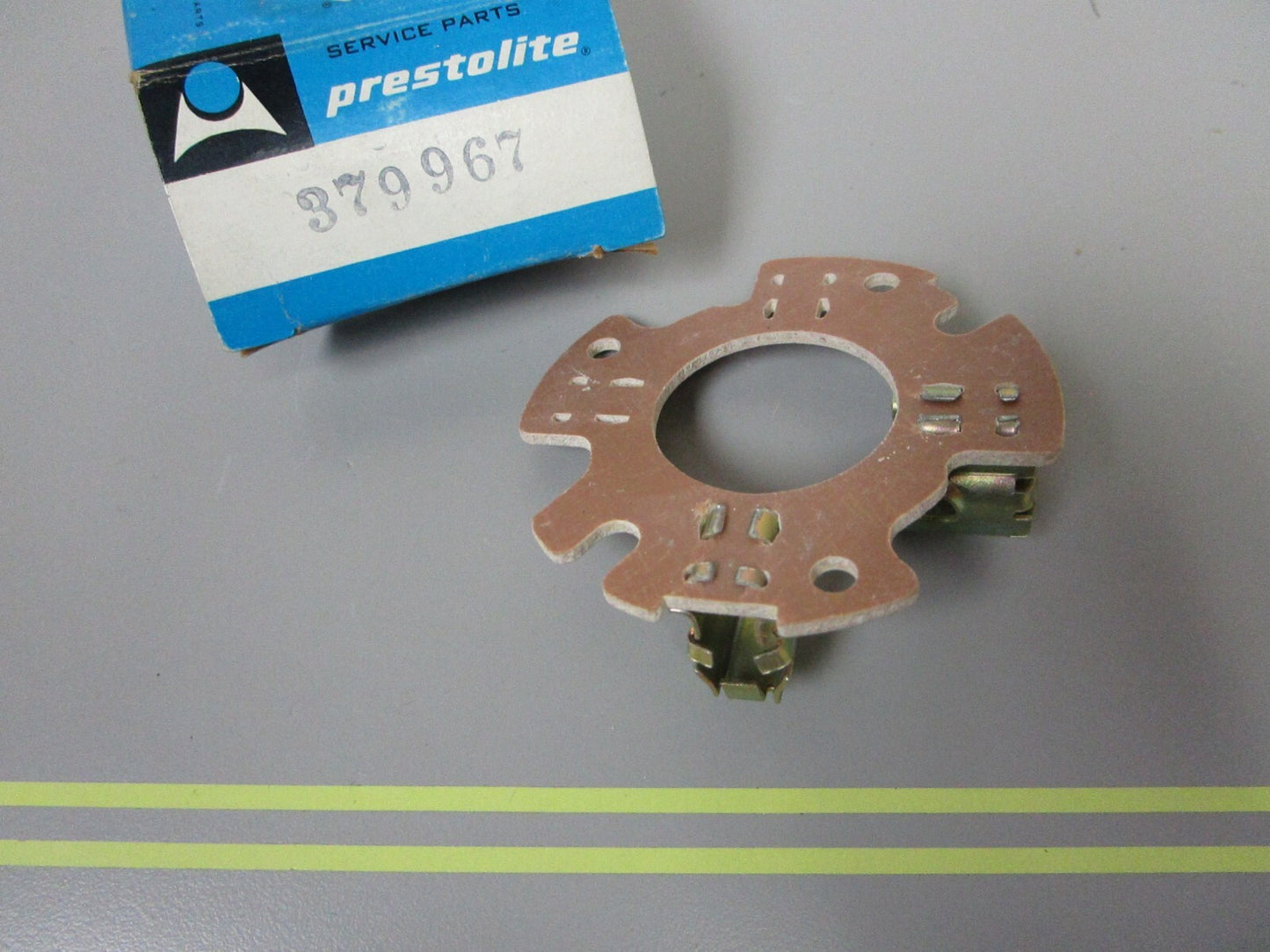 *NEW OEM* 0810 OMC Johnson Evinrude Plate & Holder 379967 0379967