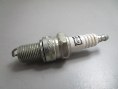 *NEW* (LOT OF 10) 0820 Champion Spark Plug 8332