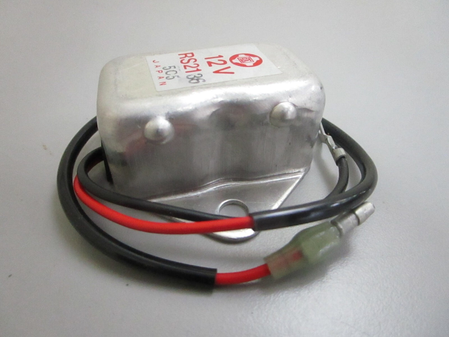 *NEW OEM* 0820 Suzuki Voltage Regulator 32500-95722