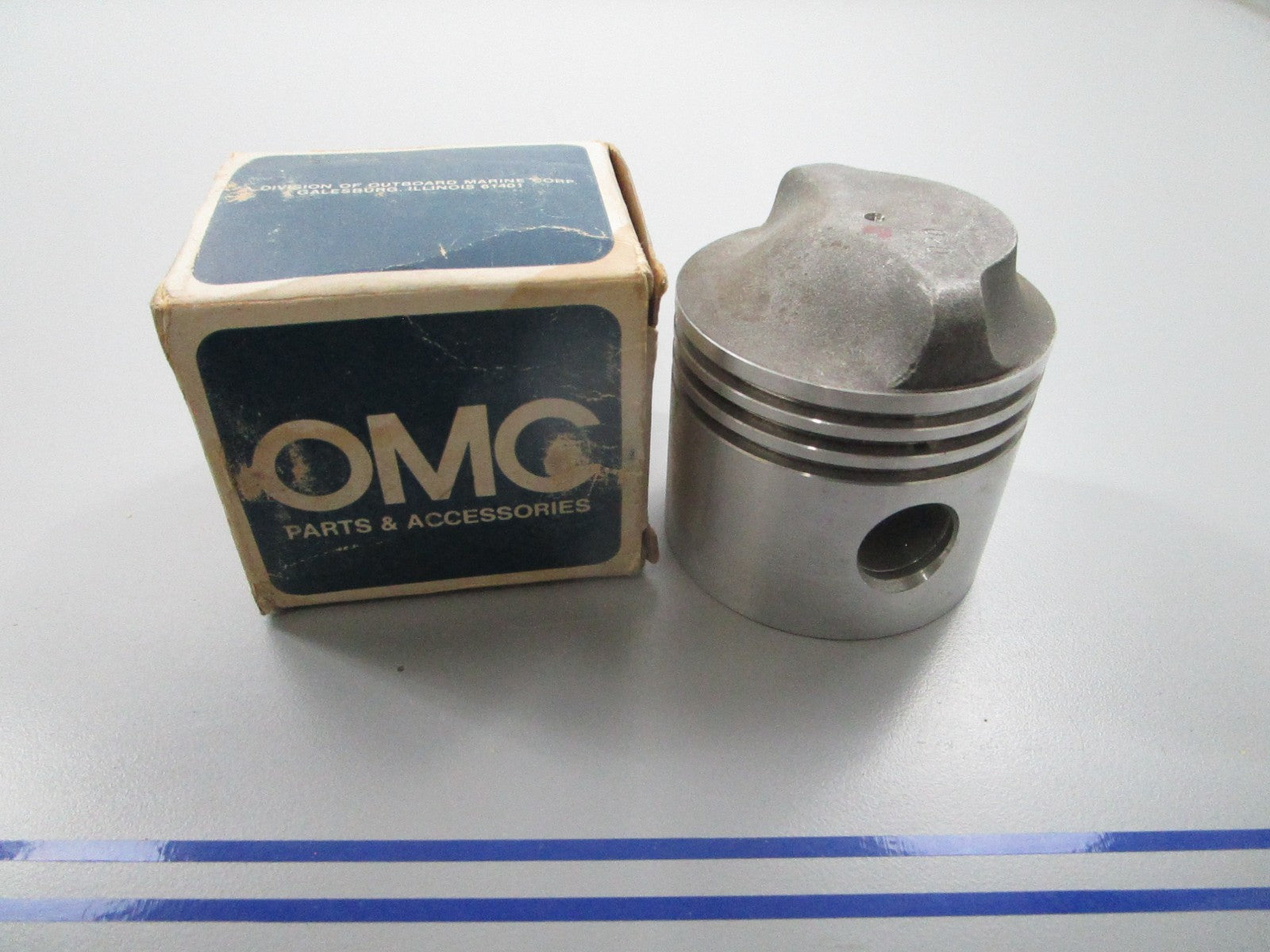 *NEW OEM* 0810 OMC Johnson Evinrude Piston 379372 0379372