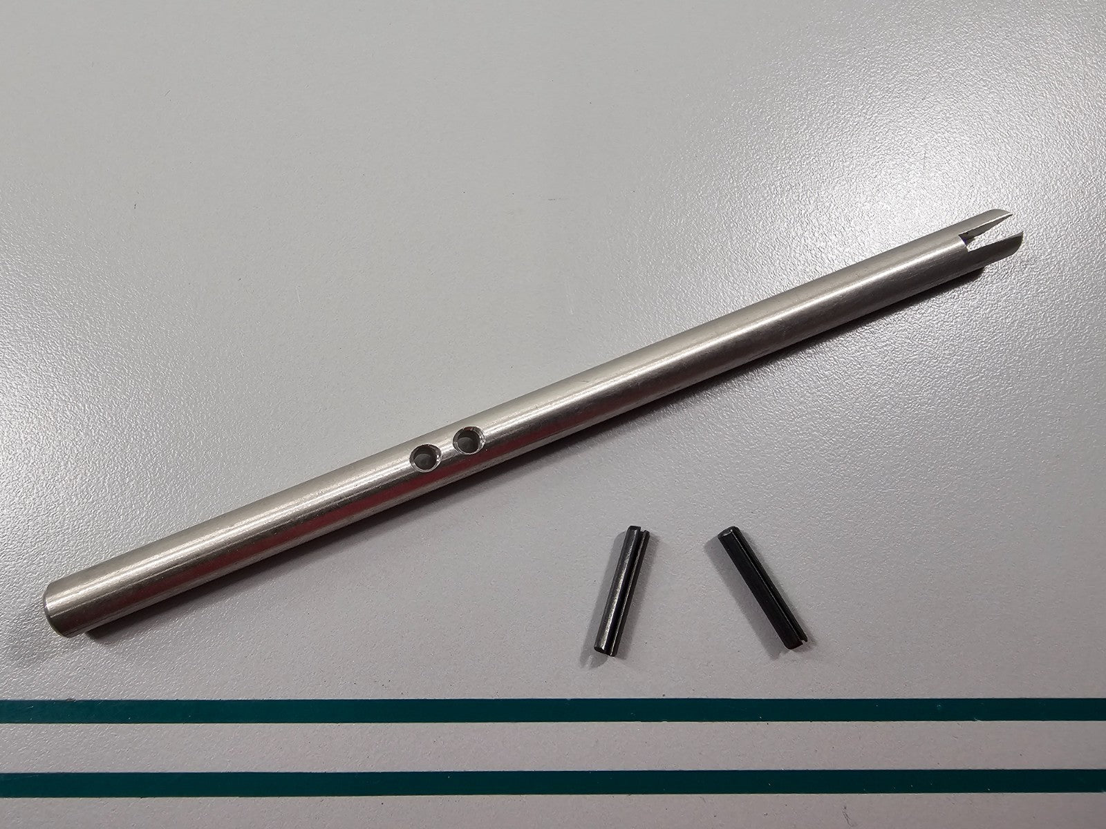 NEW 18-2156 Replaces: 980183 Sierra Tilt Shaft 0810