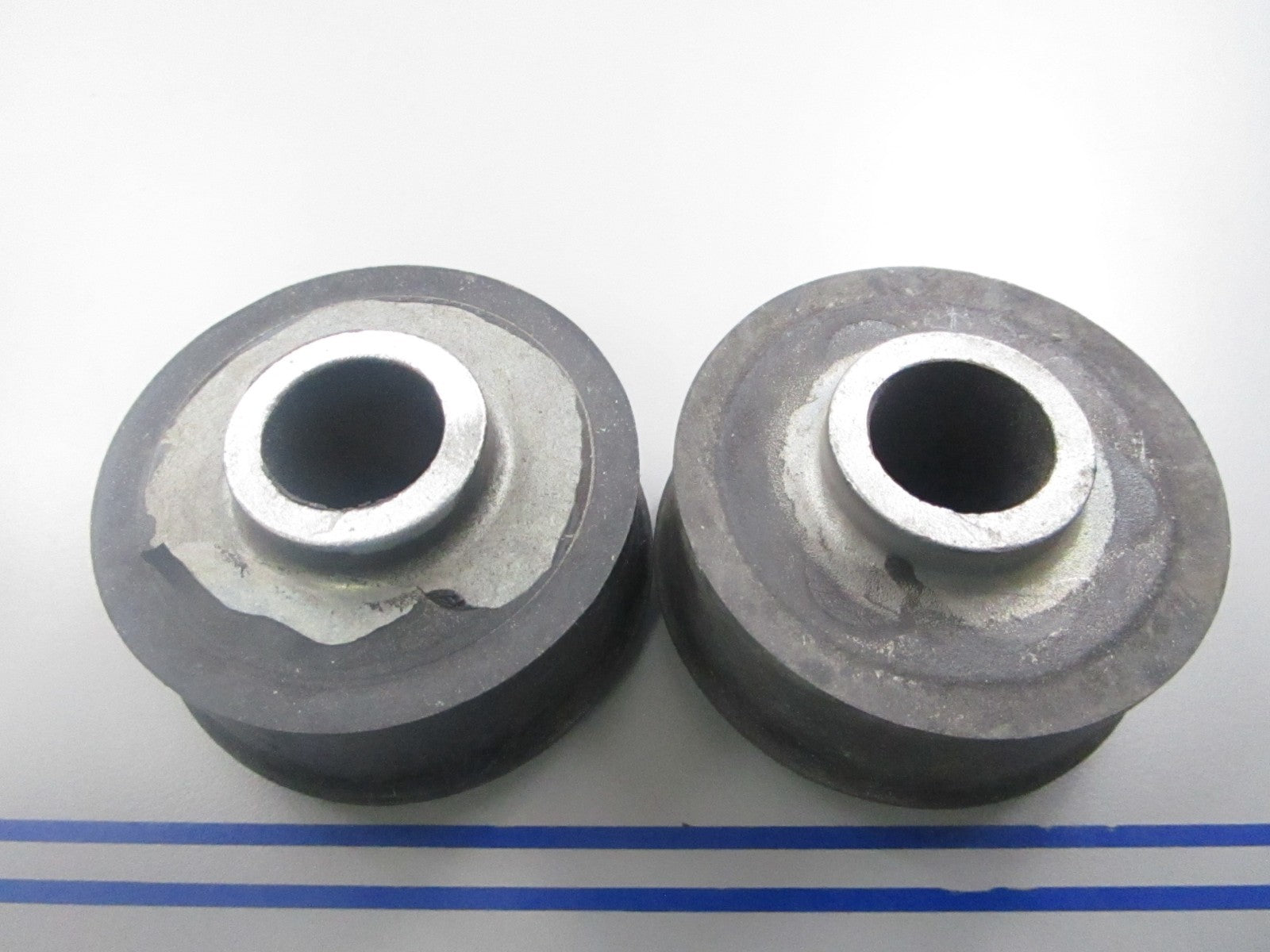 *NEW OEM* (LOT OF 2) 0810 OMC Johnson Evinrude Rubber Mount 382510 0382510
