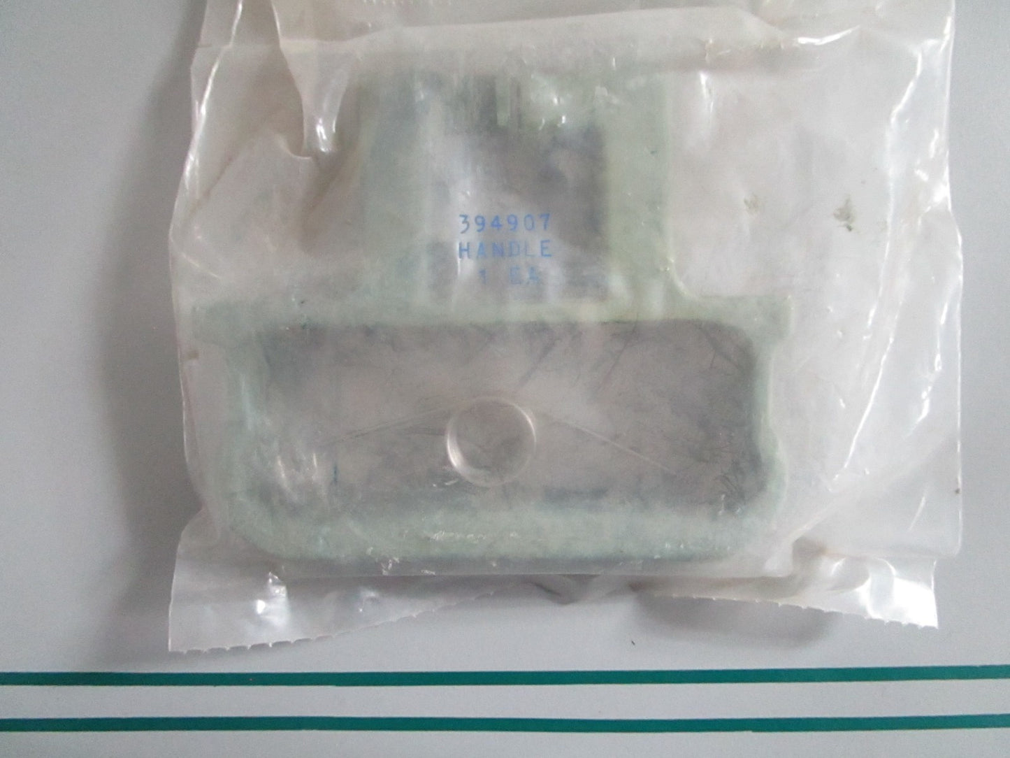 NEW OEM 394907 0394907 OMC Johnson Evinrude Carry Handle & Spring 0820