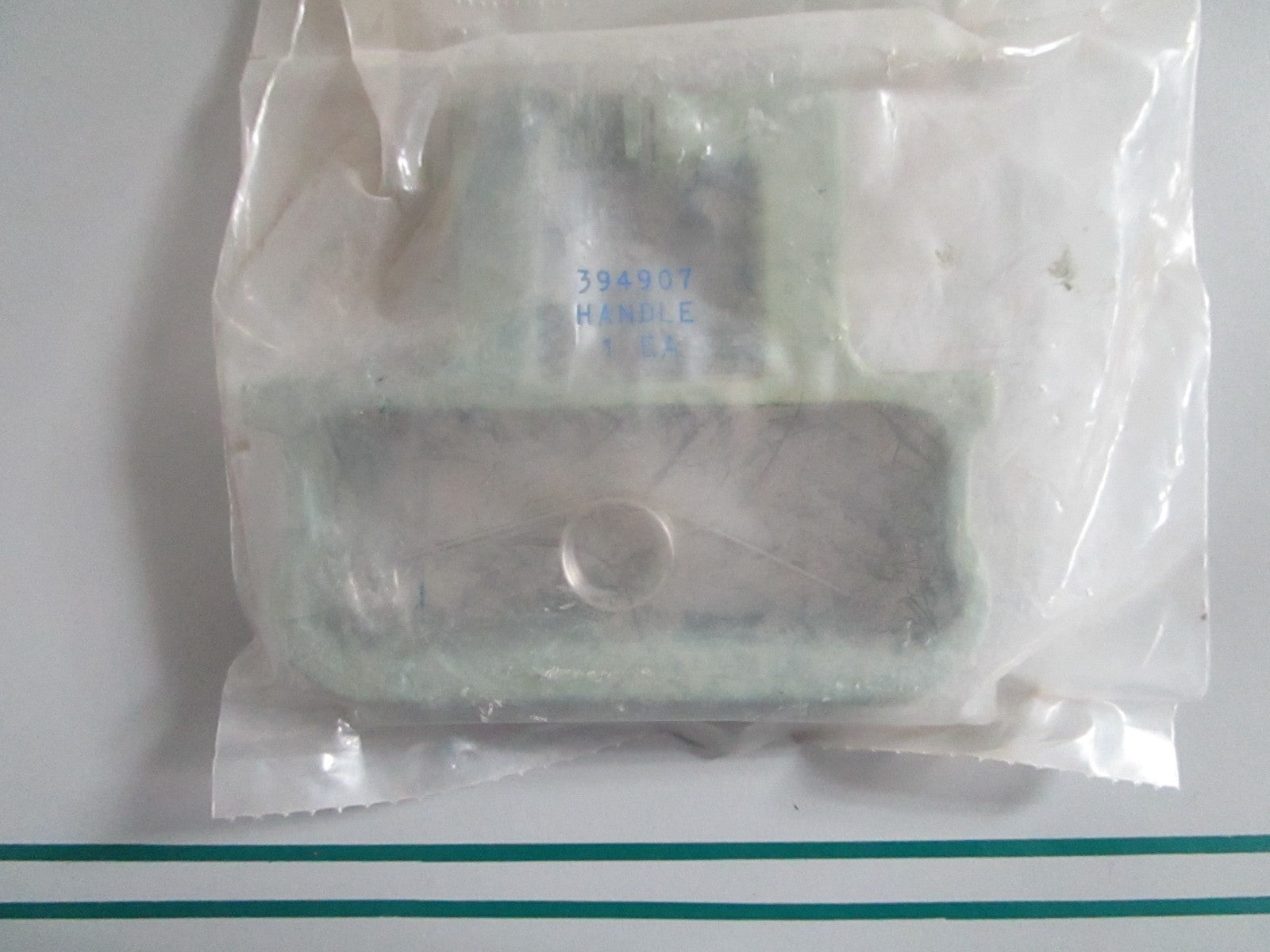 NEW OEM 394907 0394907 OMC Johnson Evinrude Carry Handle & Spring 0820