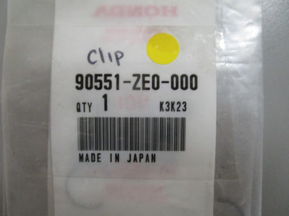 *NEW OEM* 0810 Honda Clip 90551-ZE0-000