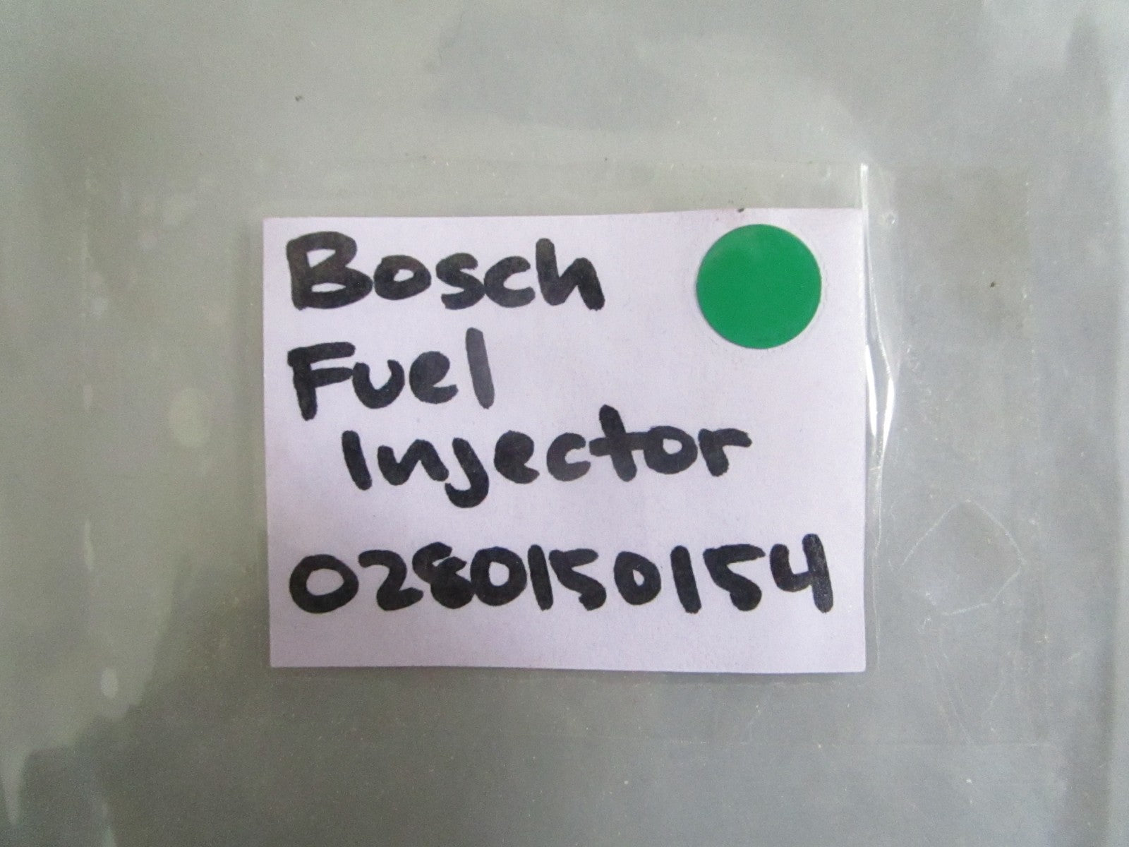 NEW OEM 0280150154 Bosch Fuel Injector 0820