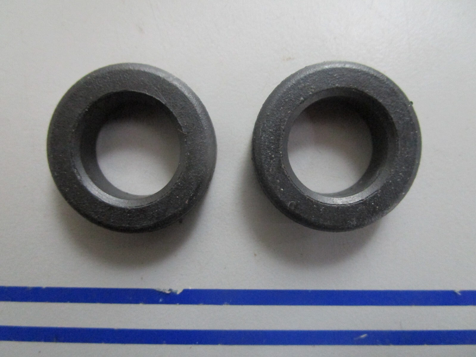 *NEW OEM* (LOT OF 2) 0720 OMC Johnson Evinrude Seat Valve 320880 0320880