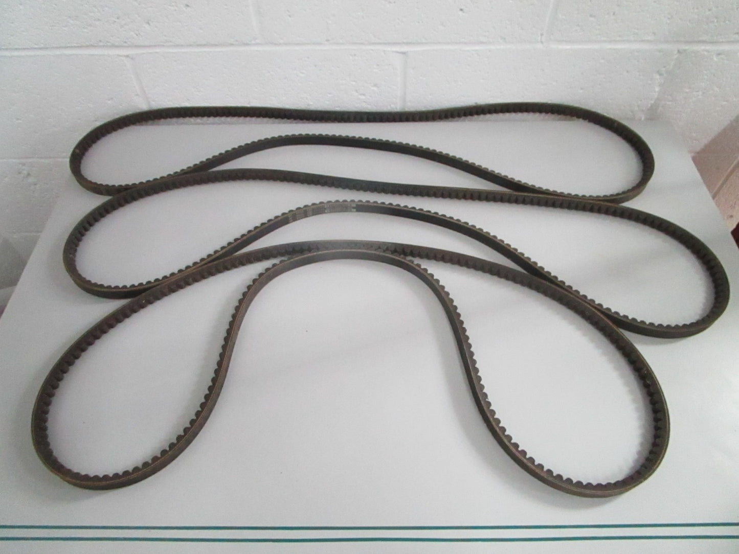 NEW OEM 4P-8087 CAT 3 V-Belt Set 0820