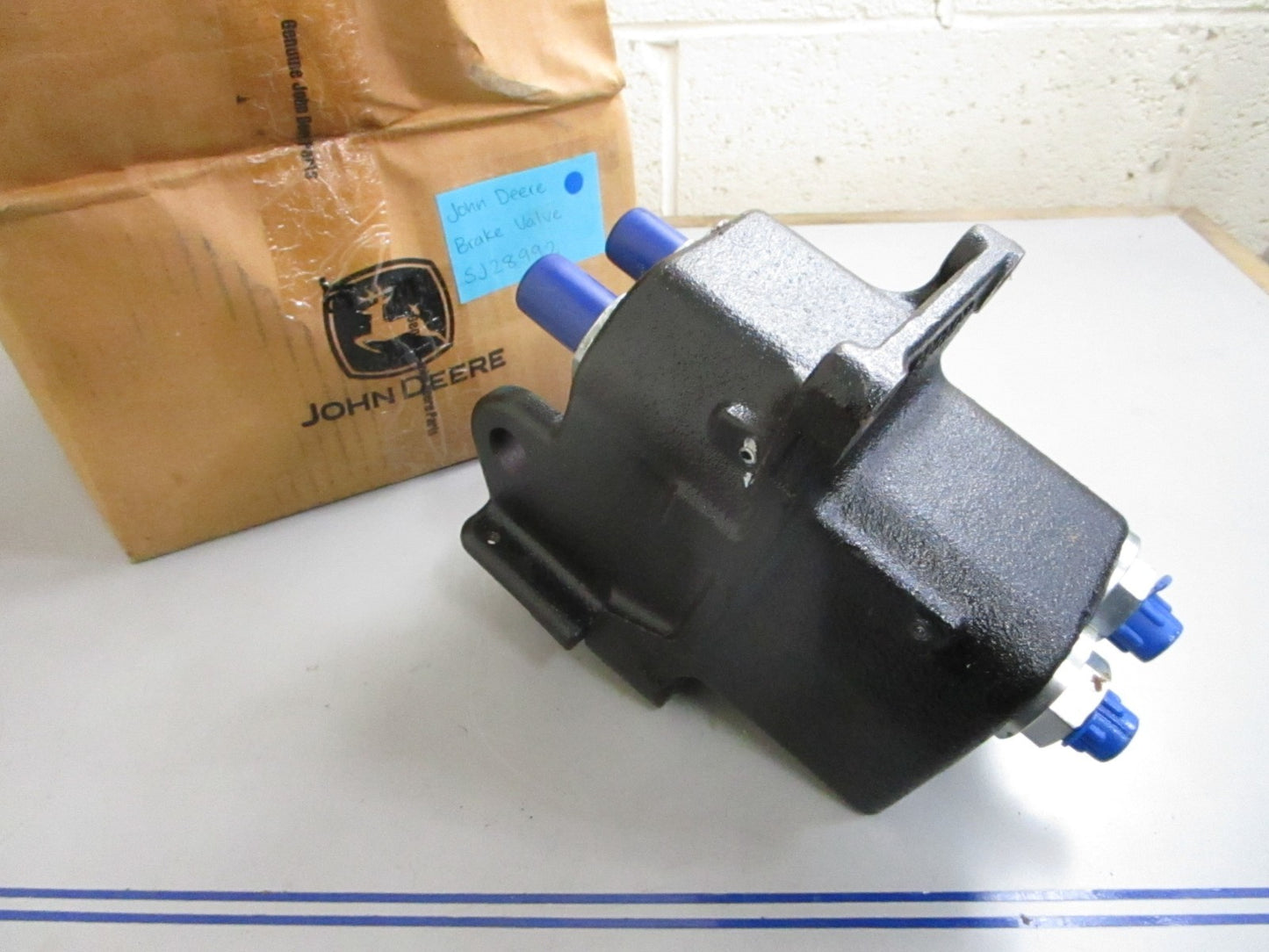 *NEW OEM* 0820 John Deere Brake Valve SJ28992