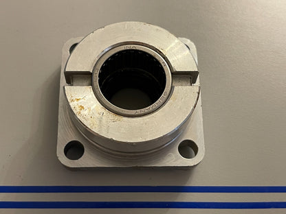 NEW OEM 320883 0320883 OMC Johnson Evinrude Bearing Housing & Seal Assembly 0720