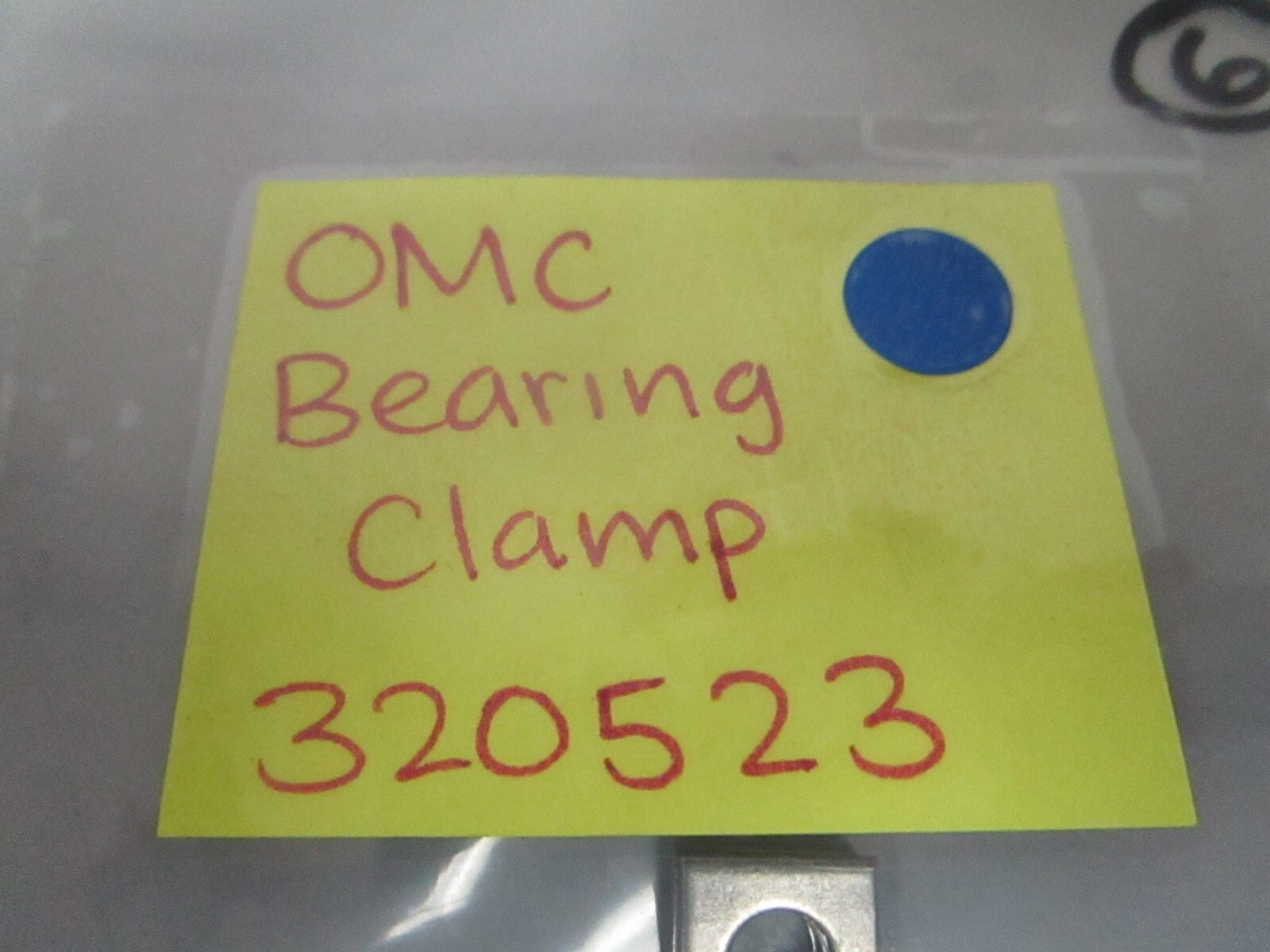 *NEW OEM* 0810 OMC Johnson Evinrude Bearing Clamp 320523 0320523