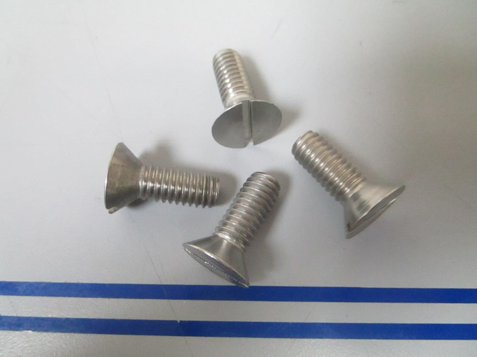 *NEW OEM* (LOT OF 4) 0810 OMC Johnson Evinrude Screw 908357 0908357