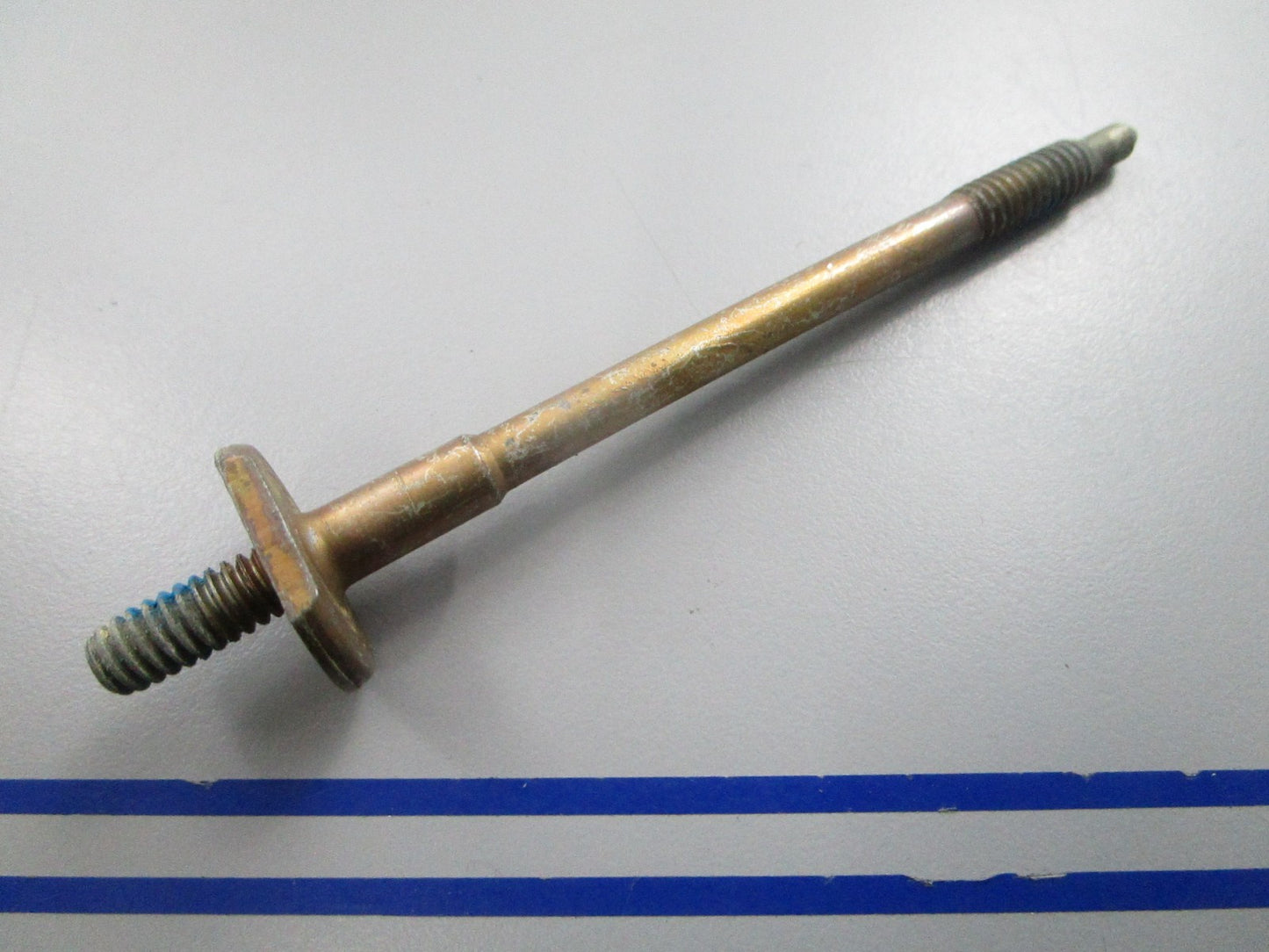 NEW OEM 913625 0913625 OMC Johnson Evinrude Stud 0810