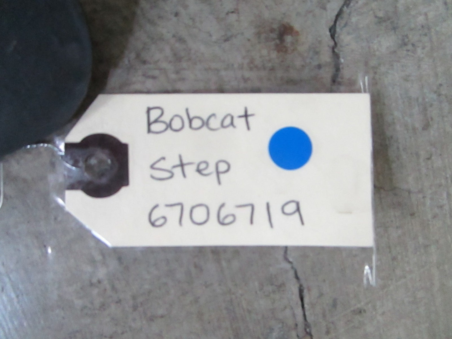 *NEW OEM* 0820 Bobcat Step 6706719