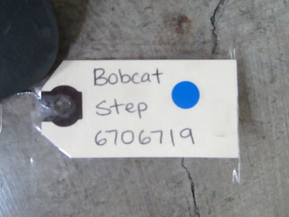*NEW OEM* 0820 Bobcat Step 6706719