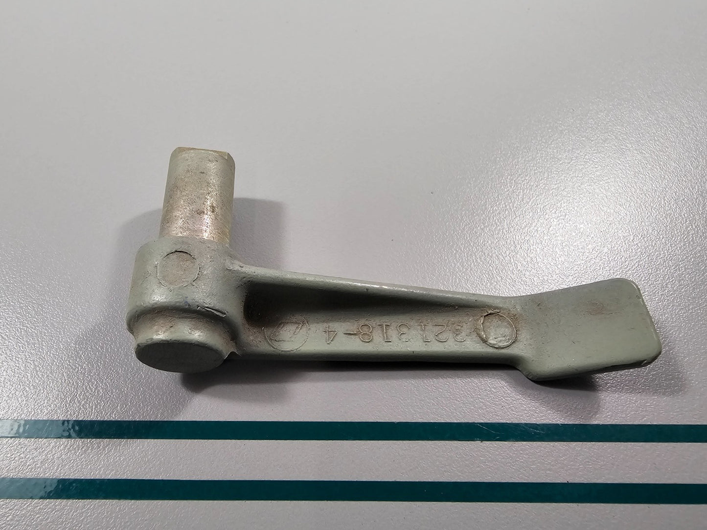 NEW OEM 321318 0321318 OMC Johnson Evinrude Latch Handle 0810