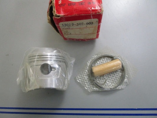 *NEW OEM* 0820 Honda Piston Kit 13029-302-000