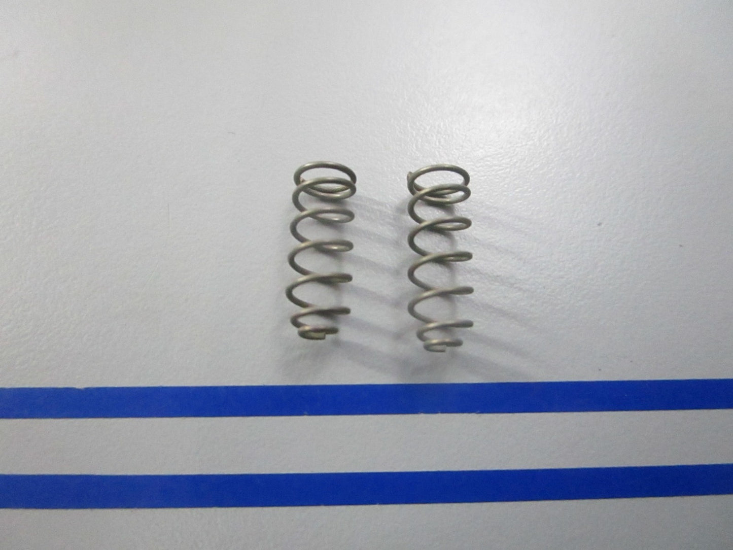 NEW OEM (LOT OF 2) 305860 0305860 OMC Johnson Evinrude Spring 0810