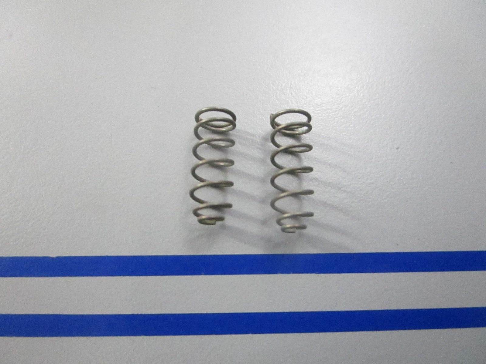 NEW OEM (LOT OF 2) 305860 0305860 OMC Johnson Evinrude Spring 0810