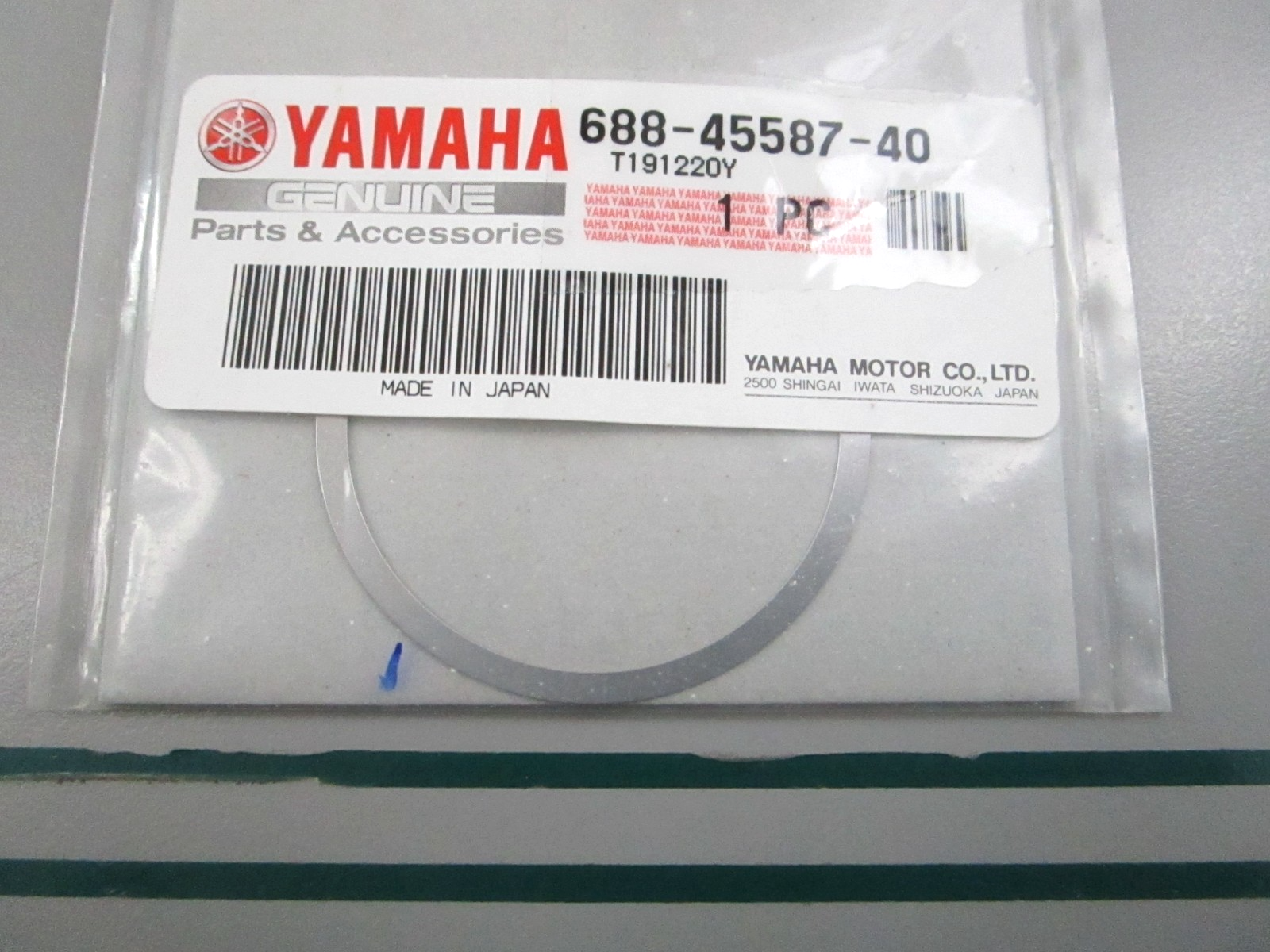 NEW OEM 688-45587-40-00 Yamaha (T:0.30mm) Shim 0810