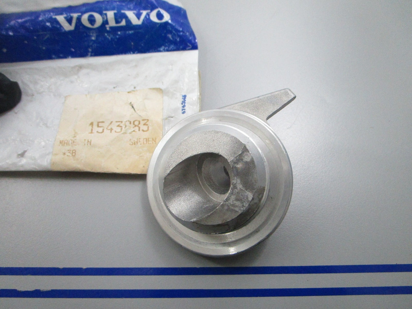 *NEW OEM* 0810 Volvo Penta Retainer 1543883