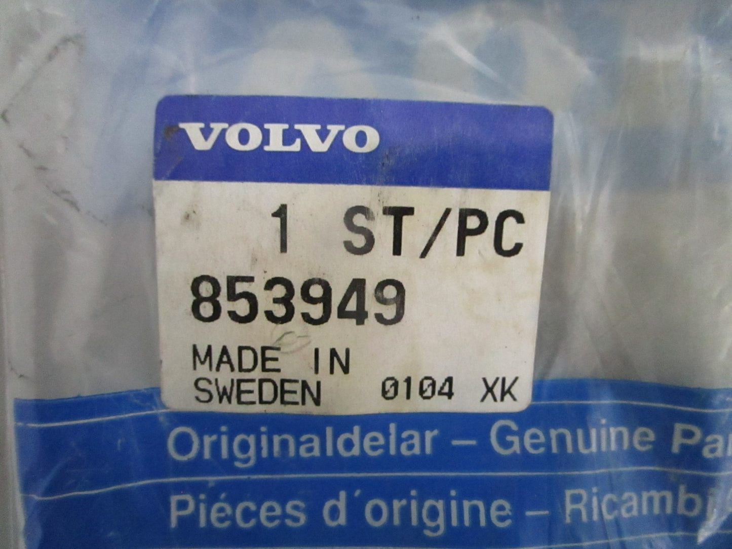 *NEW OEM* 0820 Volvo Penta Roller Bearing 853949