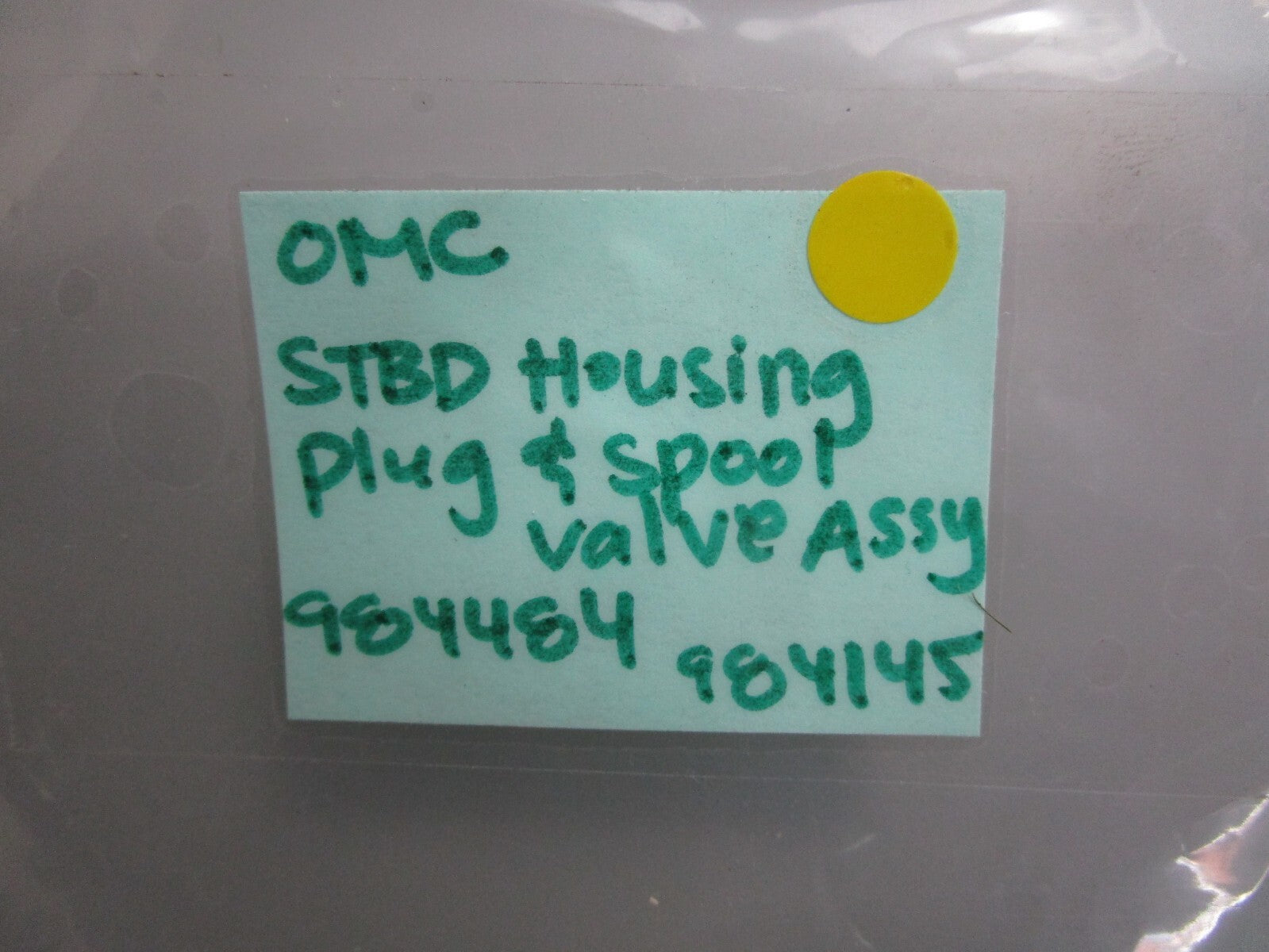 *NEW OEM* 0820 OMC Johnson Evinrude STBD Housing Plug & Spool Valve Ay 984484