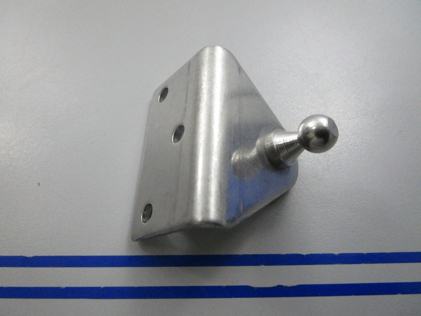 NEW 321582-1 Sea-Dog 90 Degree Wide Gas Lift Mount 0810