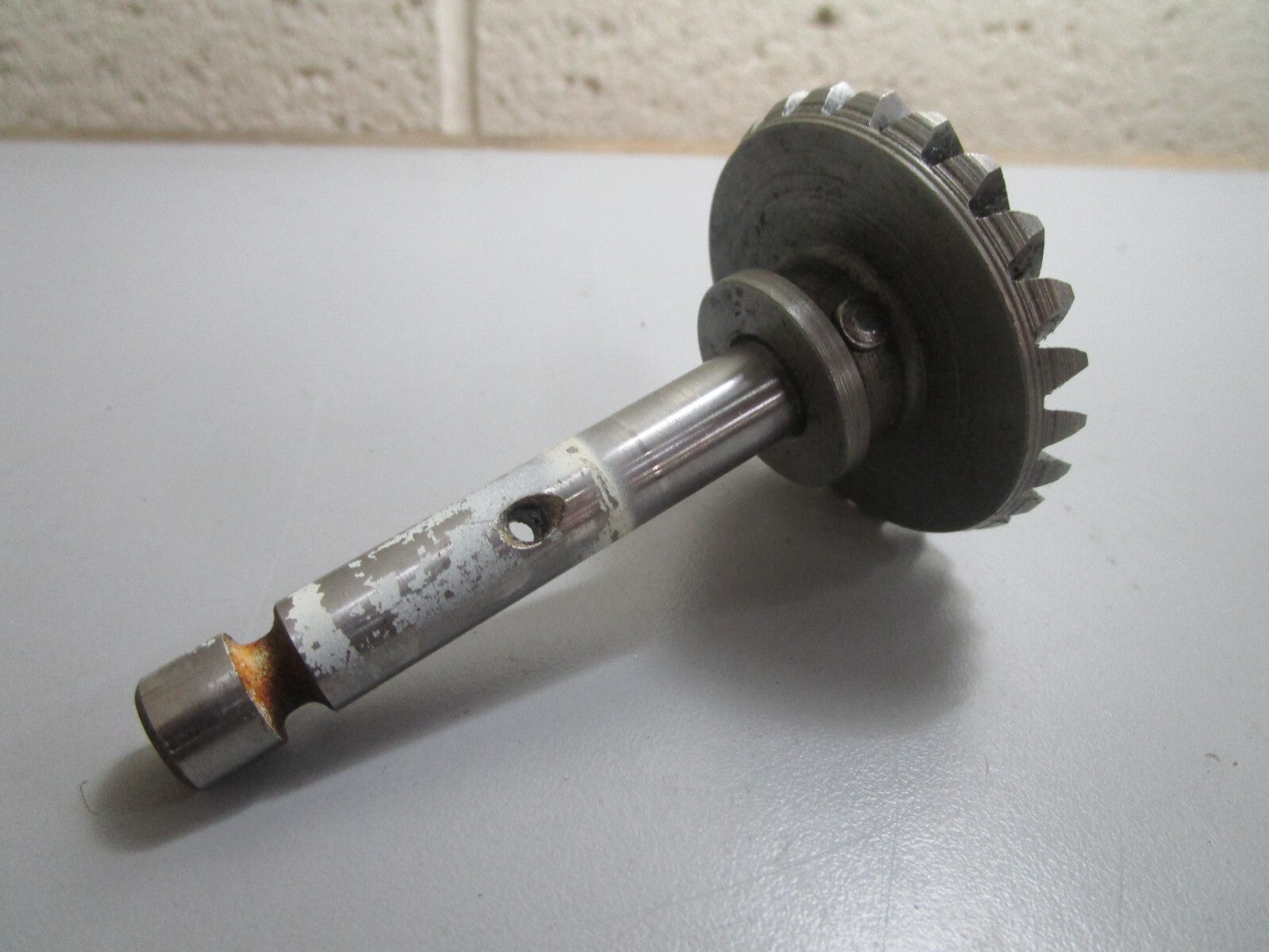 *NEW OEM* 0820 OMC Johnson Evinrude Shaft & Gear Ay 382222 0382222