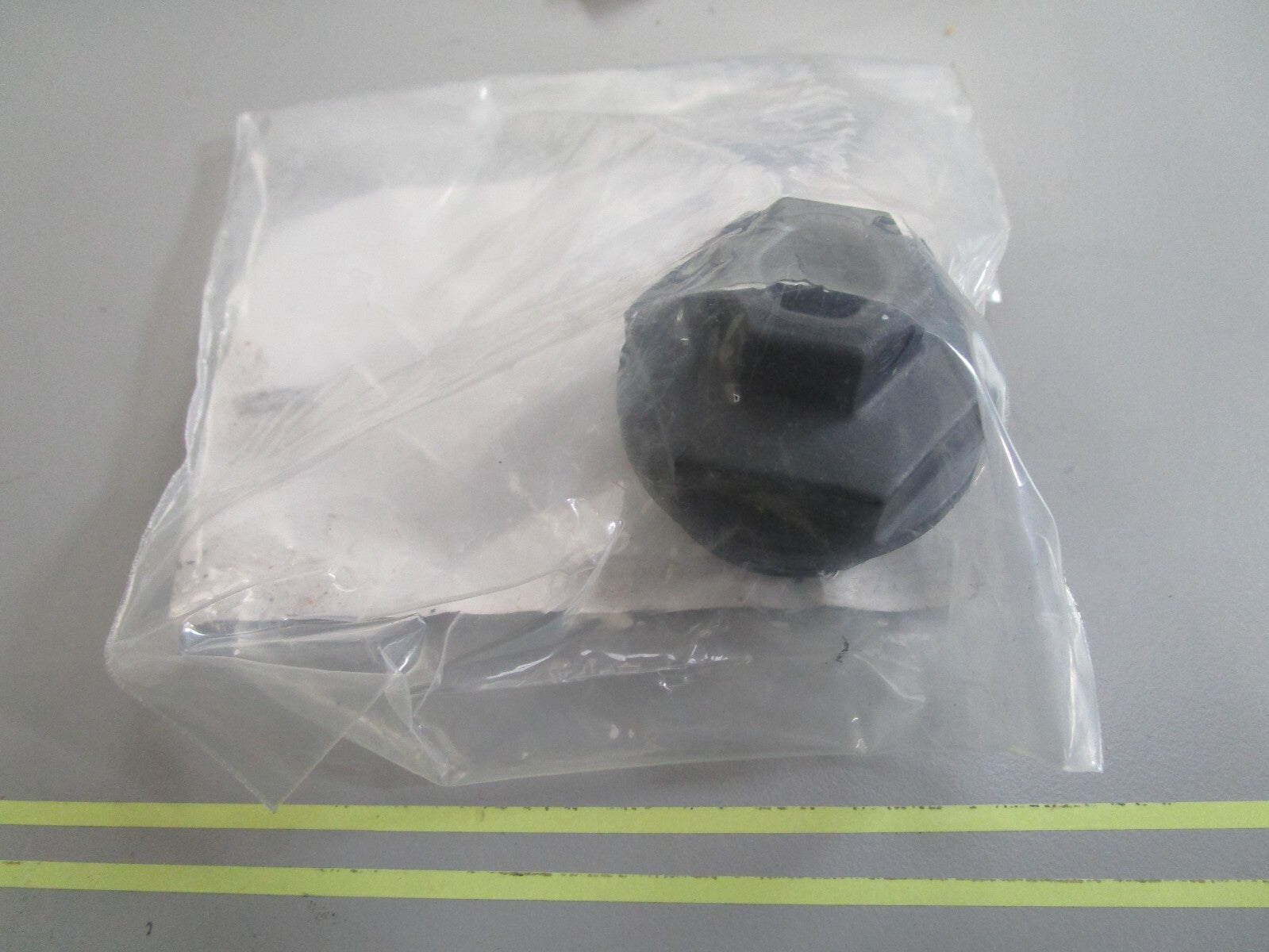 *NEW OEM* 0810 OMC Johnson Evinrude Thermostat Cover 332944 0332944