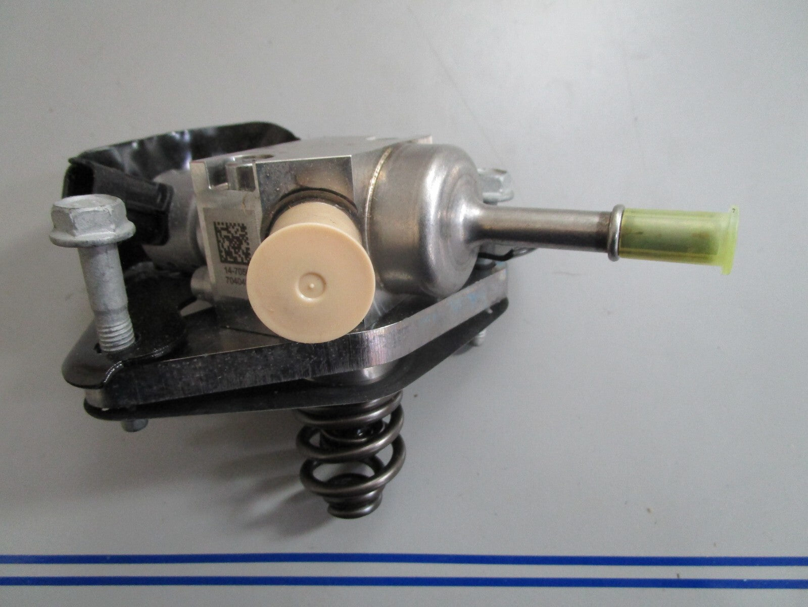 *NEW OEM* 0820 Volvo Penta Fuel Pump 22844945