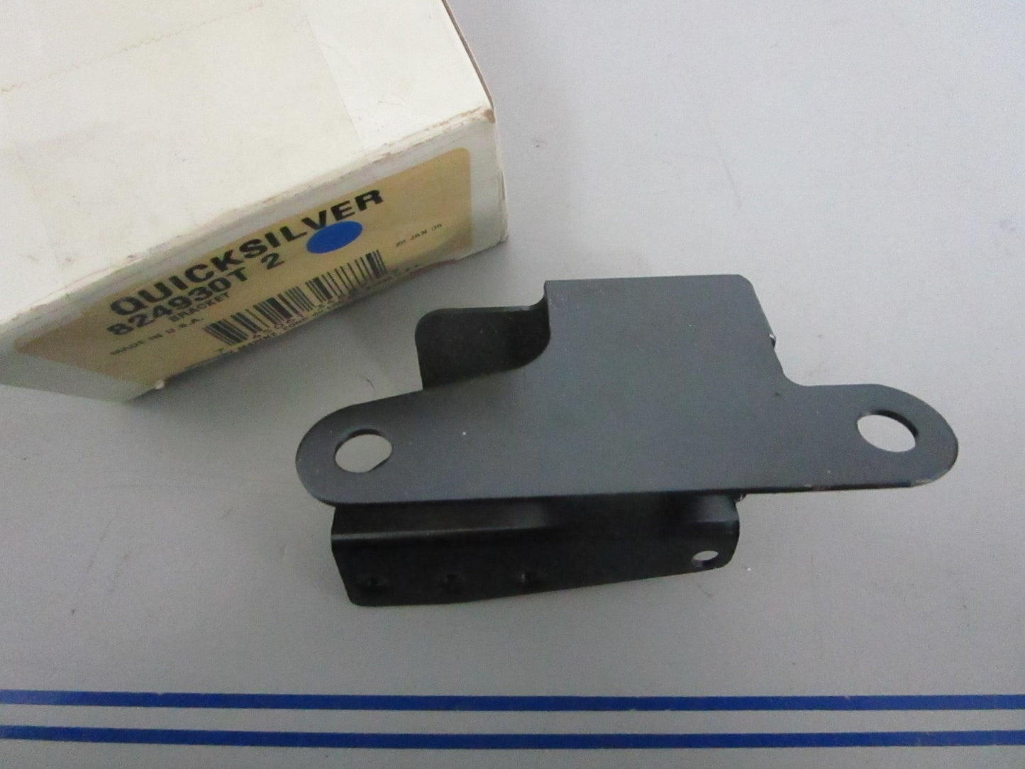 NEW OEM 824930T2 Mercury Quicksilver Bracket 0820