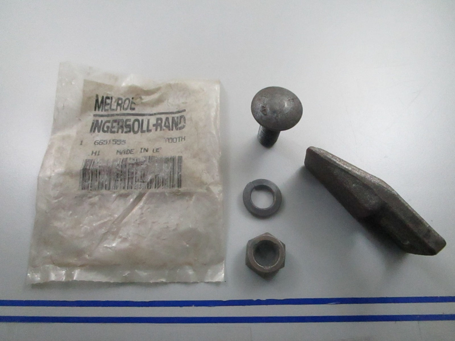 *NEW OEM* 0810 Bobcat Bucket Tooth 6651555