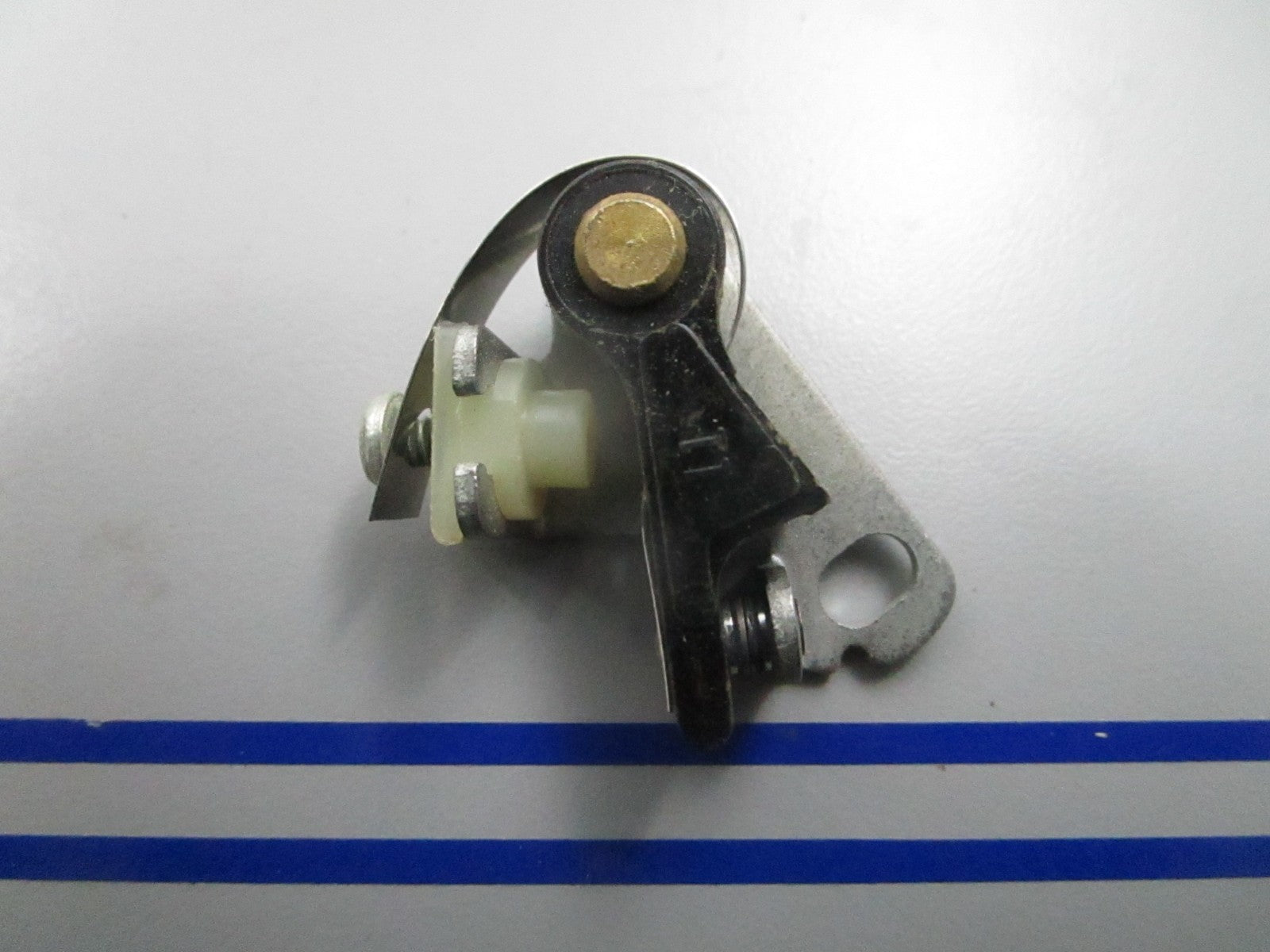 *NEW OEM* 0810 Tecumseh Breaker Point 32011A