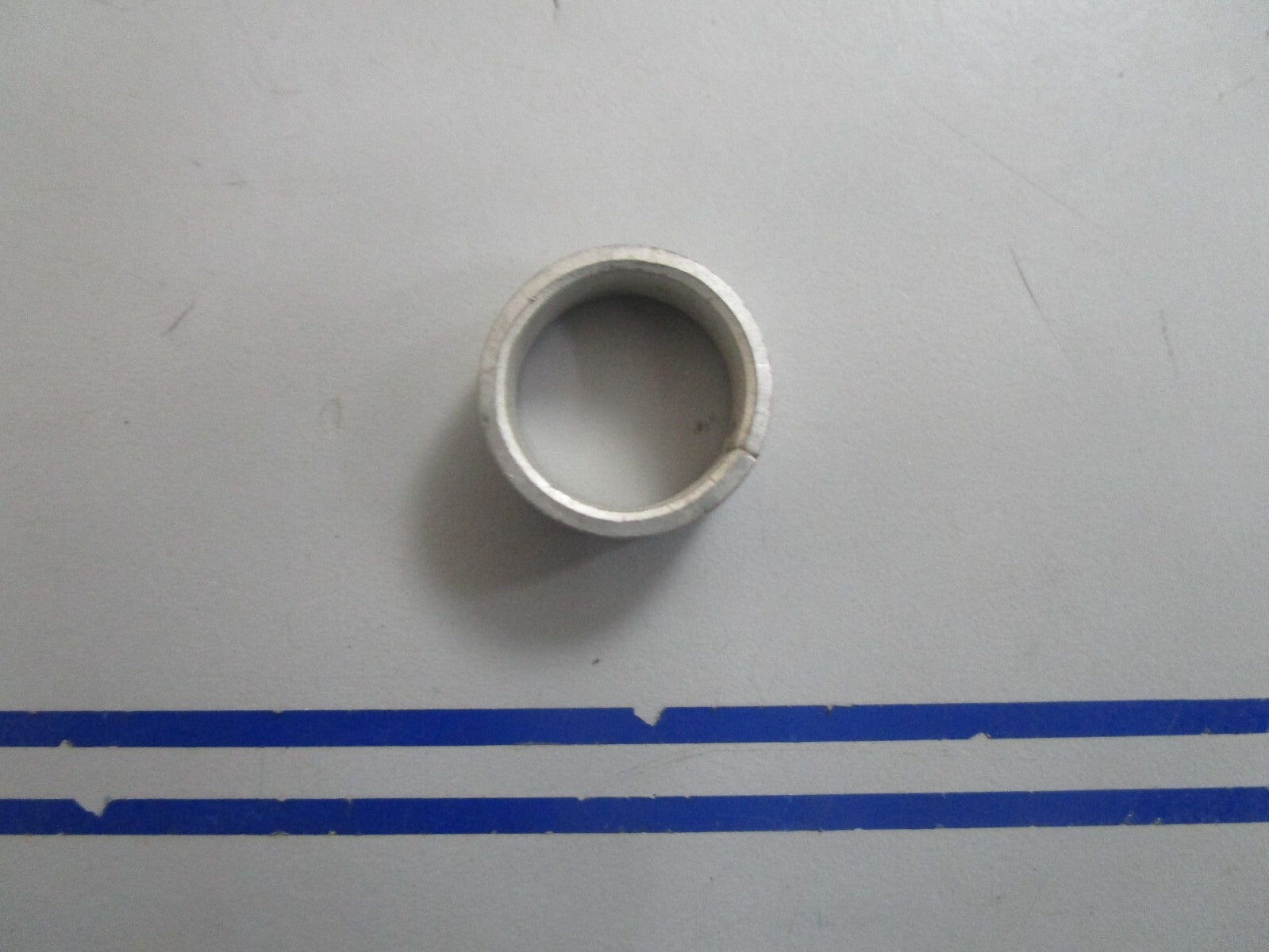 *NEW OEM* 0810 Volvo Penta Bushing 425254