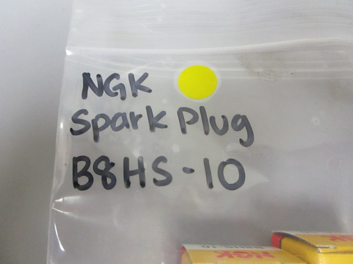 *NEW* 0750 NGK   SPARK PLUG B8HS-10