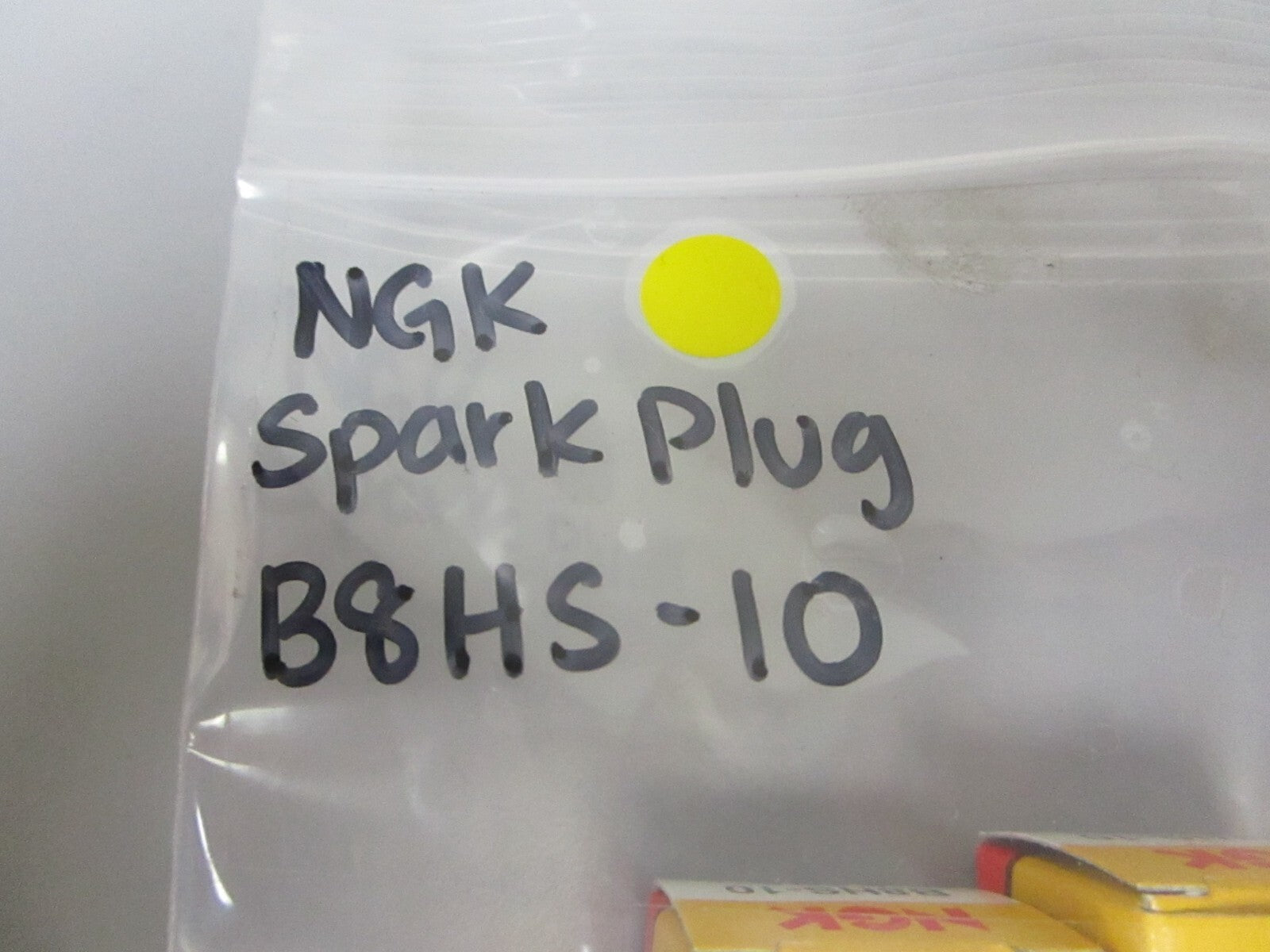 *NEW* 0750 NGK   SPARK PLUG B8HS-10