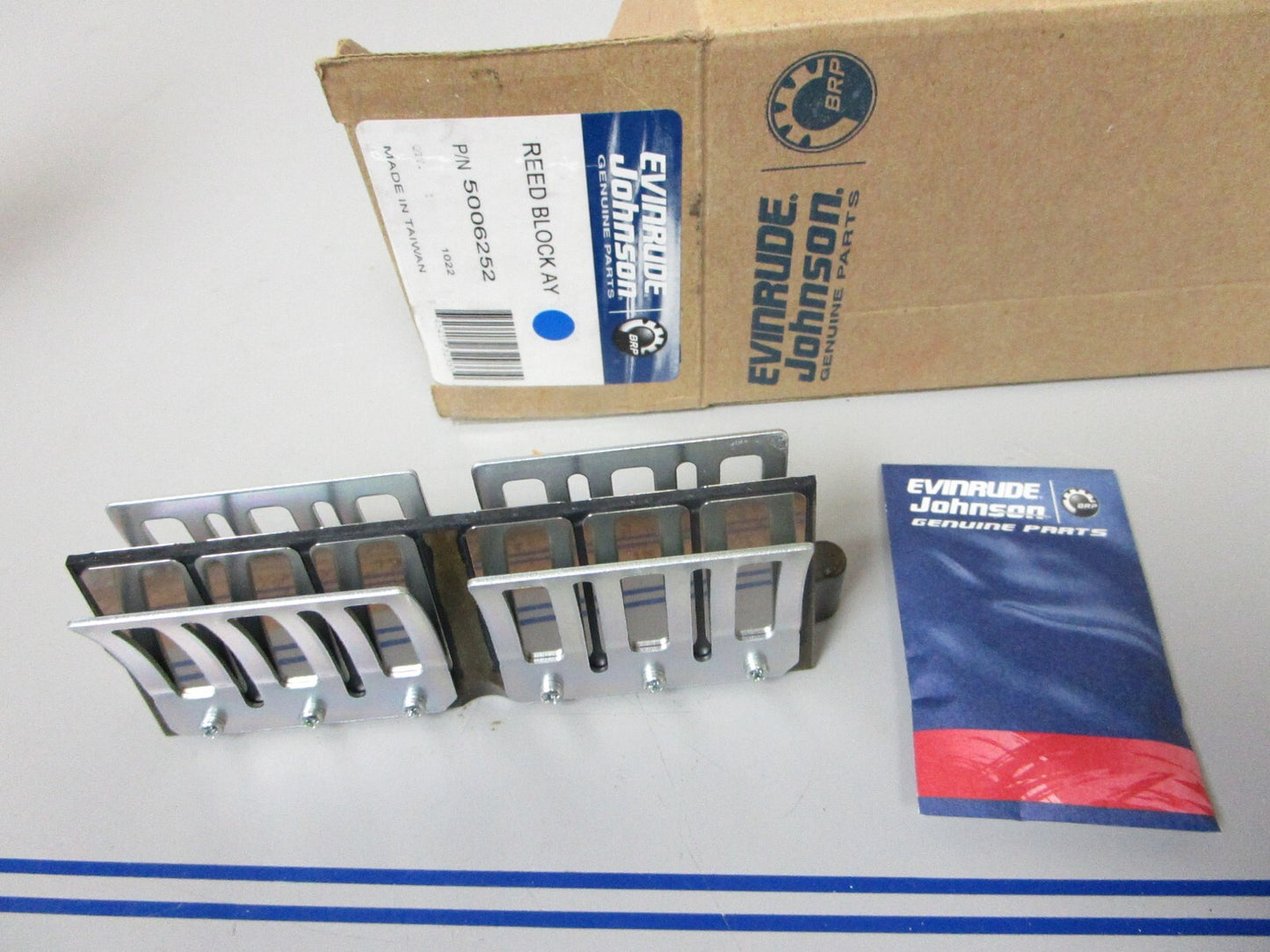 *NEW OEM* 0810 OMC Johnson Evinrude Reed Block Assembly 5006252