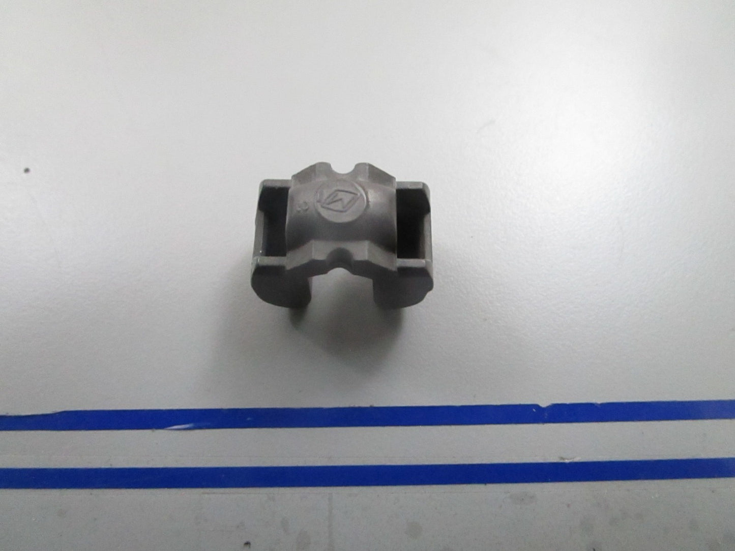 *NEW OEM* 0810 OMC Johnson Evinrude Shift Cradle 322900 0322900