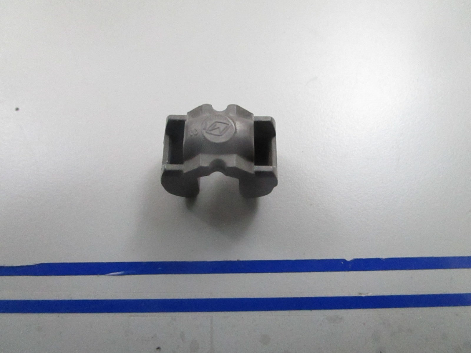 *NEW OEM* 0810 OMC Johnson Evinrude Shift Cradle 322900 0322900