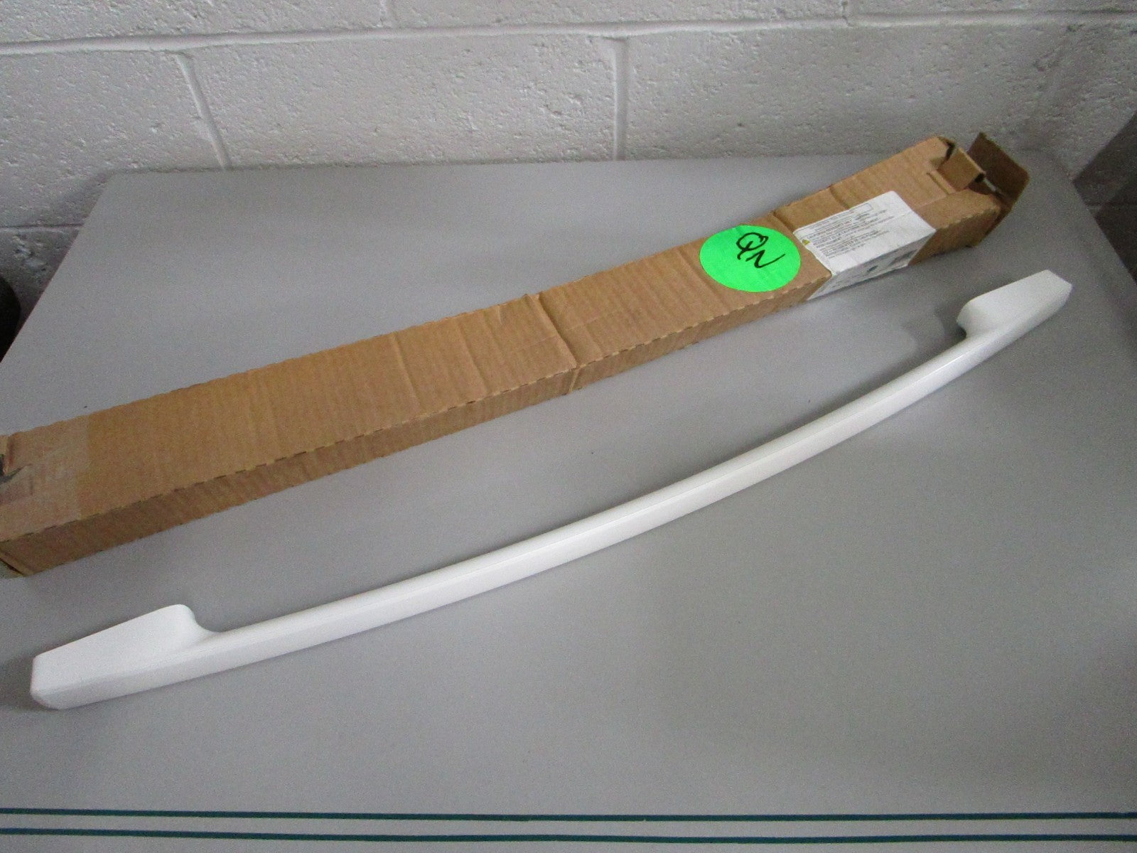 Whirlpool NEW OEM Range Oven Door Vent Trim W10817433 White NOS Part 0820