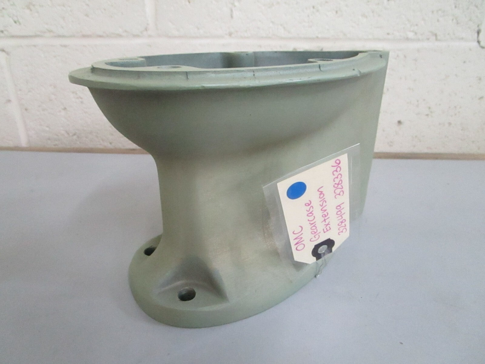 *NEW OEM* 0820 OMC Johnson Evinrude Gearcase Extension 328499 0328499 328336