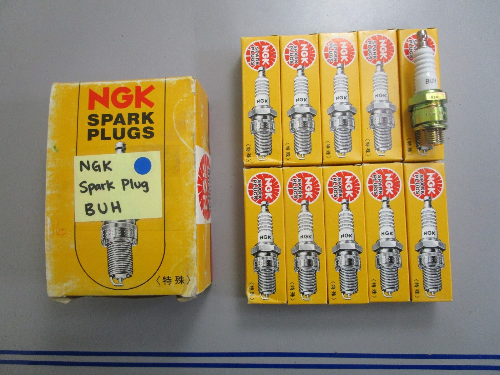 *NEW* (LOT OF 10) 0820 NGK Spark Plug BUH