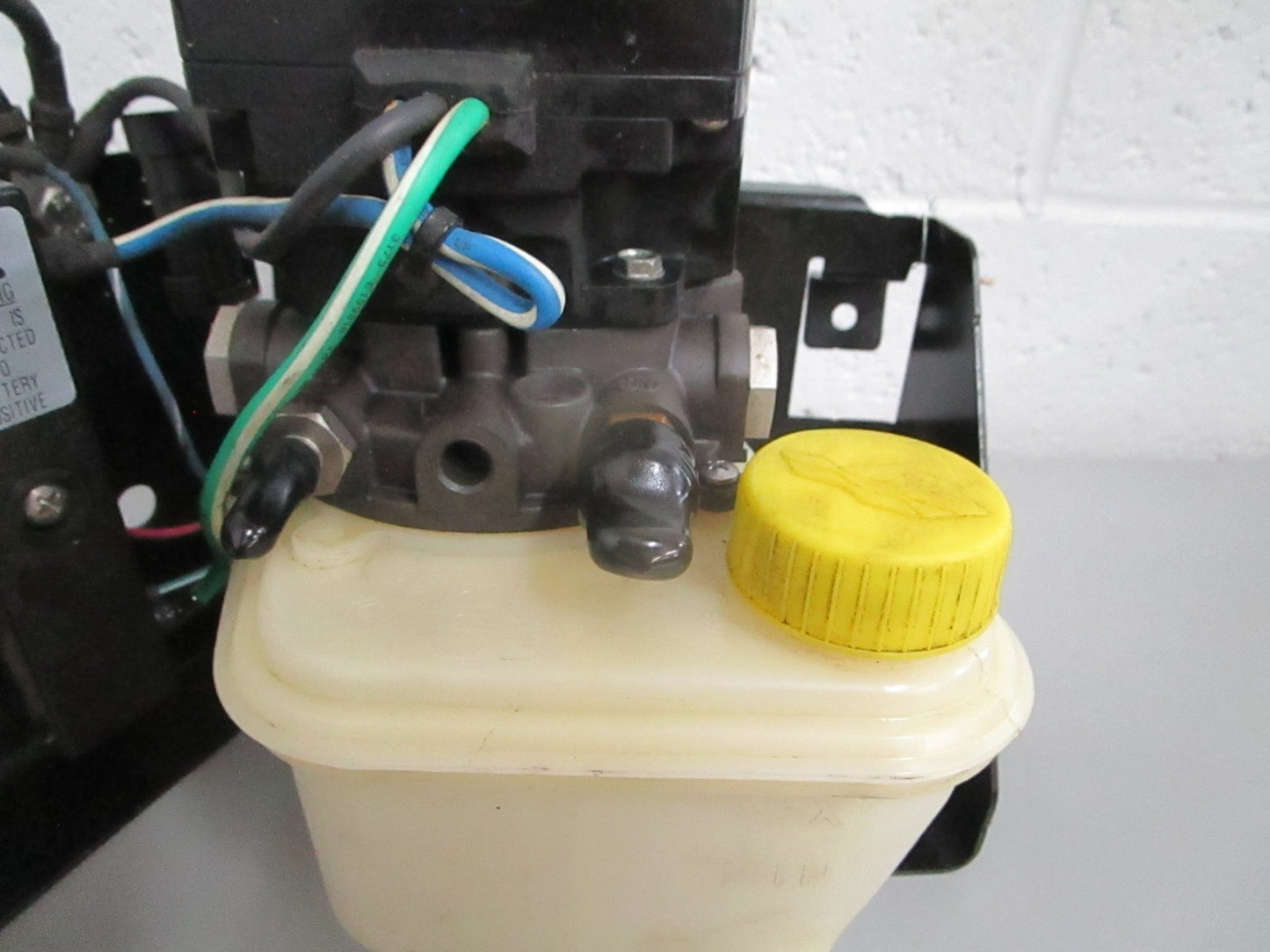NEW OEM 93247A7 Mercury Quicksilver Trim Pump Assy 0820